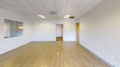 10680 Treena St, San Diego, CA for lease Interior Photo- Image 2 of 4