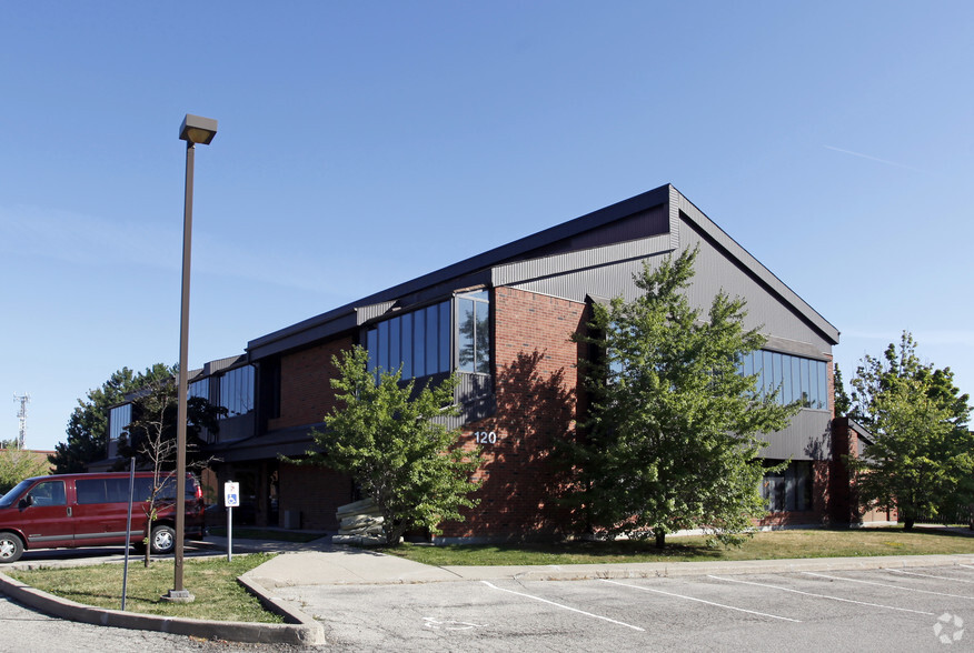 120 Matheson Blvd E, Mississauga, ON for lease - Primary Photo - Image 1 of 2