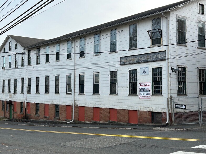 30 Echo Lake Rd, Watertown, CT à louer - Photo du bâtiment - Image 2 de 12