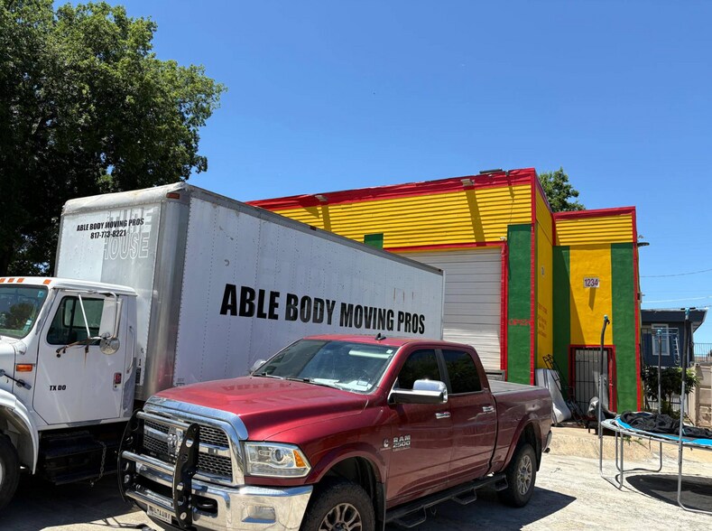 1234 E Illinois Ave, Dallas, TX à vendre - Photo principale - Image 1 de 9