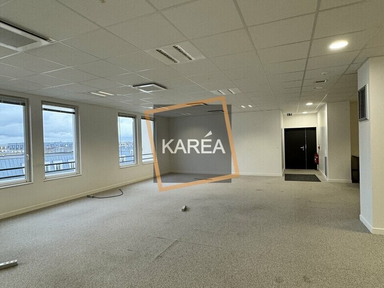 Office in Chessy for lease - Interior Photo - Image 2 of 5