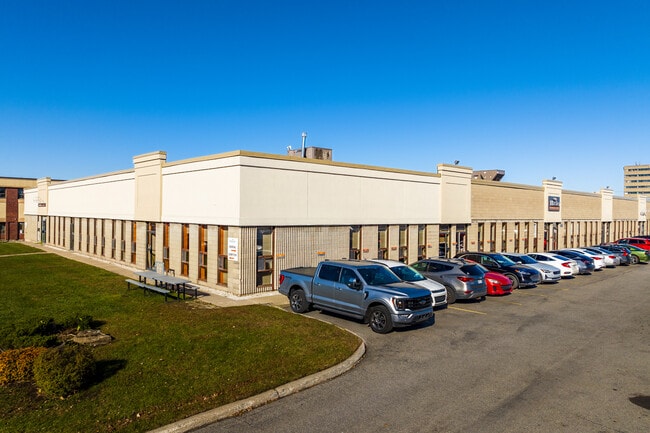 Plus de détails pour 373-451 Lebeau Boul, Saint-Laurent, QC - Industriel à vendre