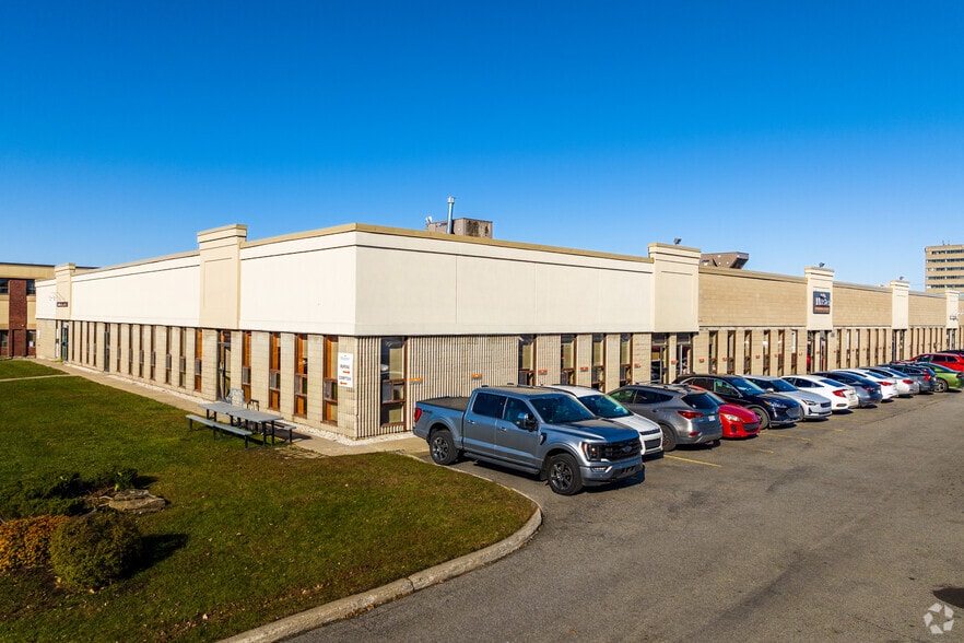 373-451 Lebeau Boul, Saint-Laurent, QC for sale - Building Photo - Image 1 of 4