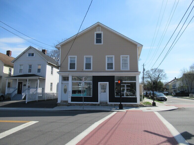 256 E Main St, Middletown, NY à vendre - Photo du bâtiment - Image 2 de 4