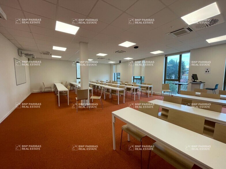 Office in Aix-en-Provence for lease - Interior Photo - Image 3 of 14