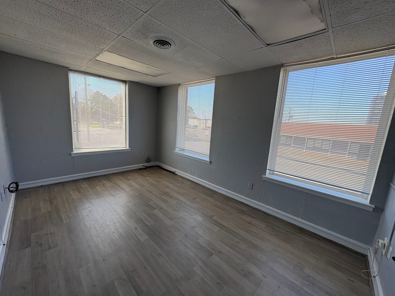 6022 Jefferson Ave, Newport News, VA for lease Interior Photo- Image 1 of 7