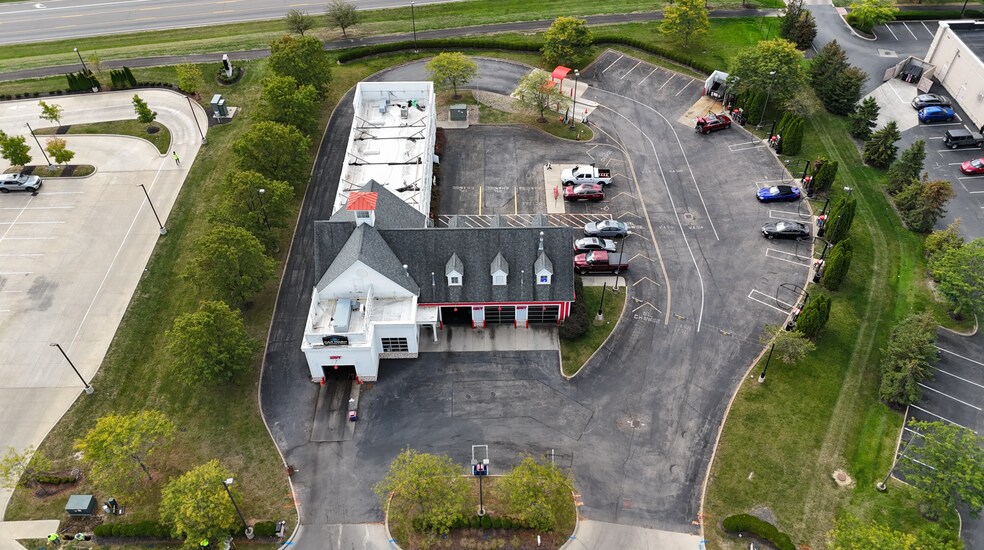 8888 Moreland St, Powell, OH à vendre - Photo du bâtiment - Image 2 de 39