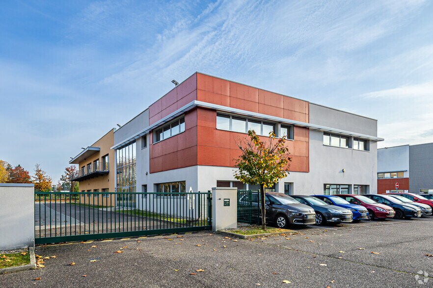 Flex dans Saint-Priest à louer - Photo du bâtiment - Image 2 de 2