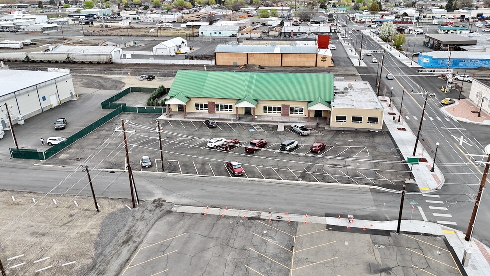 105 S 6th St, Sunnyside, WA for lease - Building Photo - Image 3 of 6