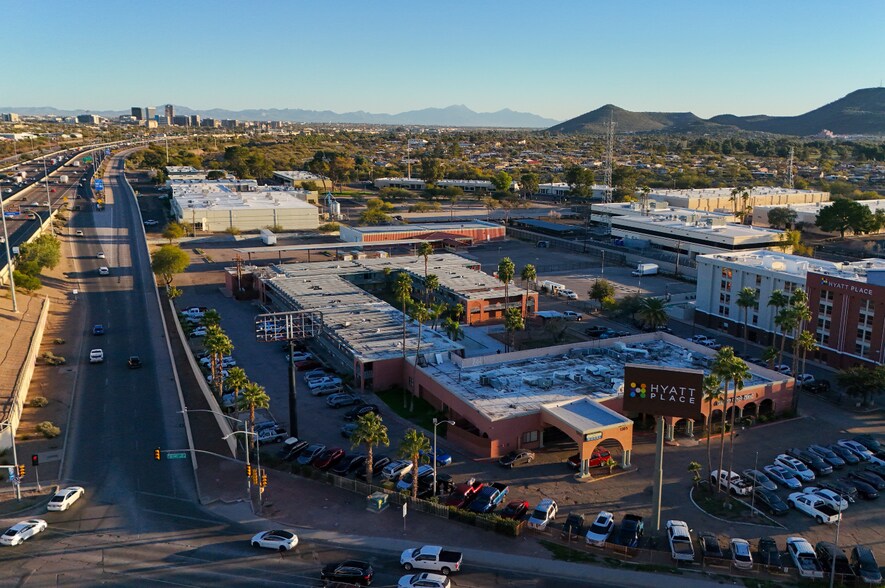 1365 W Grant Rd, Tucson, AZ à vendre - Photo du bâtiment - Image 3 de 43