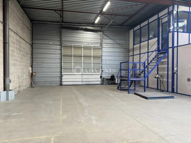 Flex in Saint-Soupplets for lease - Interior Photo - Image 3 of 11