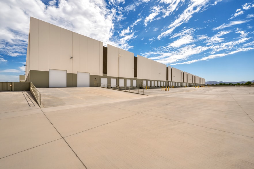 13301 N 137th Ave, Surprise, AZ à louer - Photo du bâtiment - Image 3 de 11