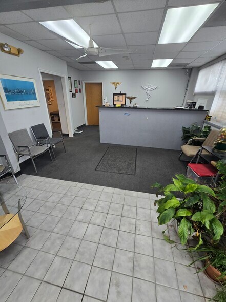 23507 John R Rd, Hazel Park, MI à vendre - Photo du bâtiment - Image 3 de 4