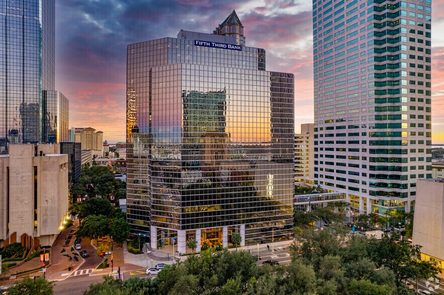 201 E Kennedy Blvd, Tampa, FL à louer - Photo du bâtiment - Image 1 de 26