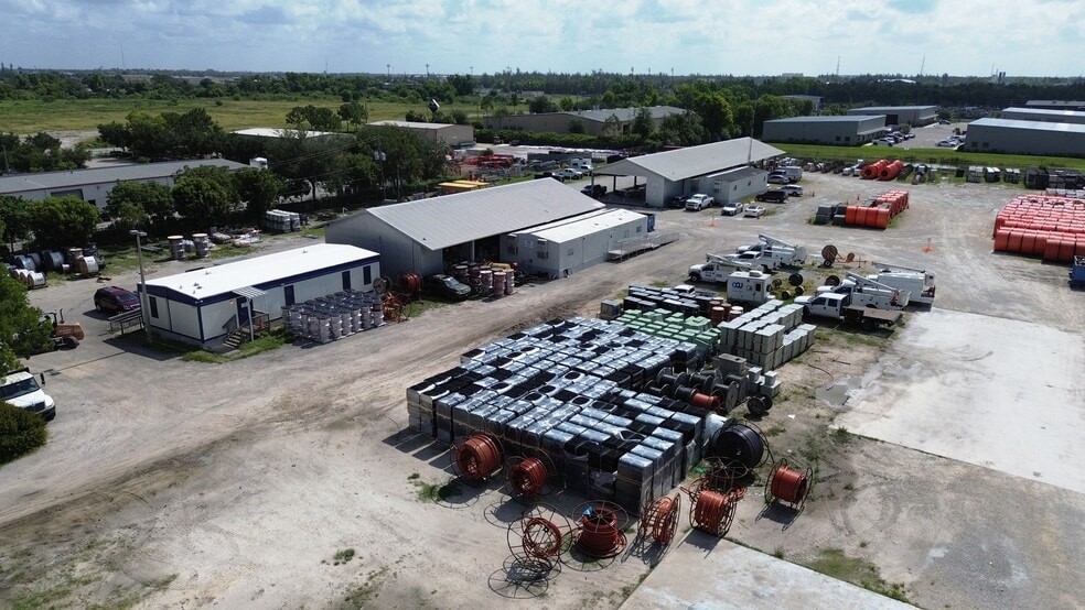 3560 Veronica S Shoemaker Blvd, Fort Myers, FL à vendre - Aérien - Image 3 de 6