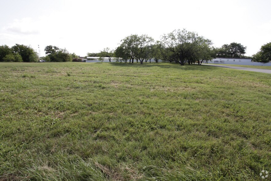 107 E Loop 820, Fort Worth, TX à vendre - Photo du bâtiment - Image 2 de 3