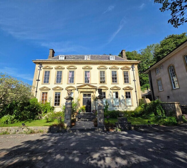 4 Coombe Ln, Shepton Mallet for sale - Primary Photo - Image 1 of 24