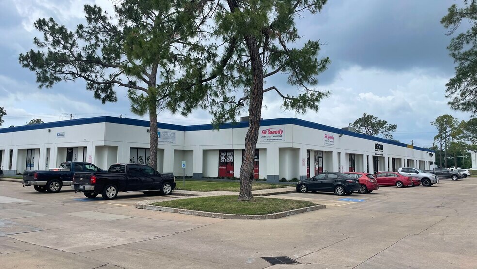 13230 Hempstead Hwy, Houston, TX à louer - Photo du bâtiment - Image 2 de 4