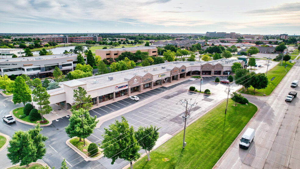 3521-3561 W Memorial Rd, Oklahoma City, OK à louer - Photo du bâtiment - Image 3 de 6