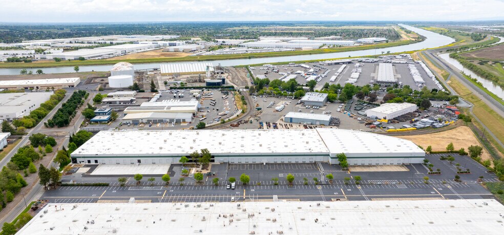 2080 Enterprise Blvd, West Sacramento, CA à louer - Photo du bâtiment - Image 2 de 5
