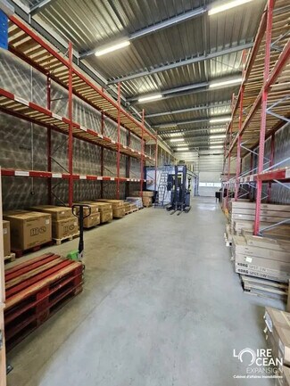 Plus de détails pour Local d'activités à louer