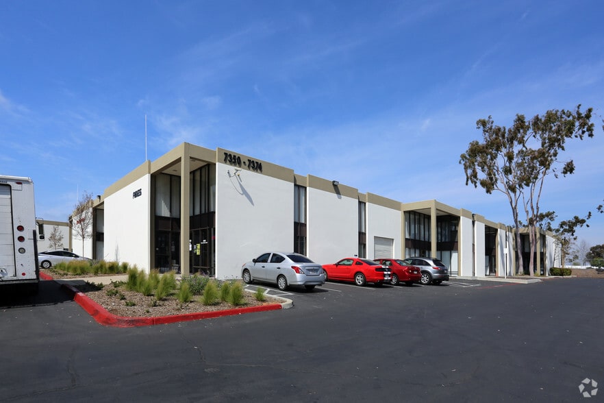 6970-6984 Convoy Ct, San Diego, CA à louer - Photo du bâtiment - Image 3 de 24