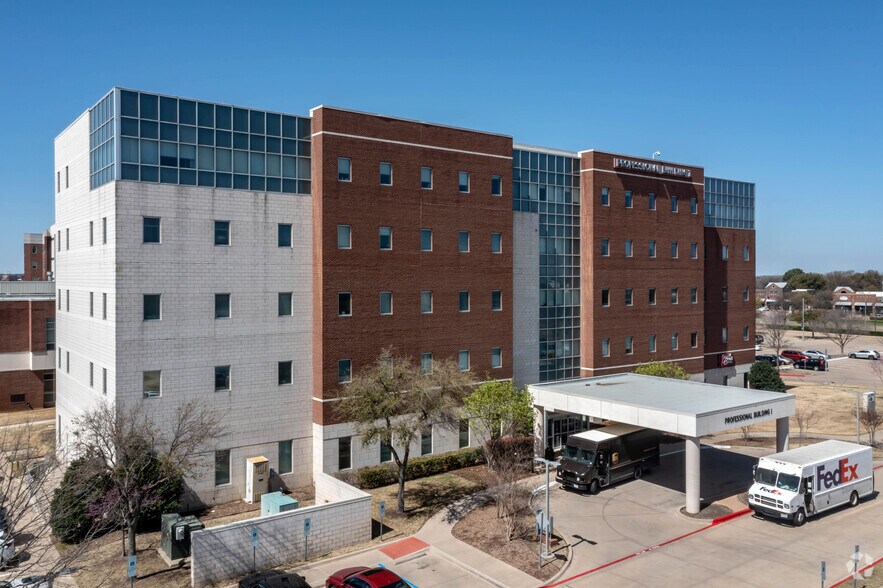 2800 E Broad St, Mansfield, TX à louer - Photo du bâtiment - Image 2 de 4