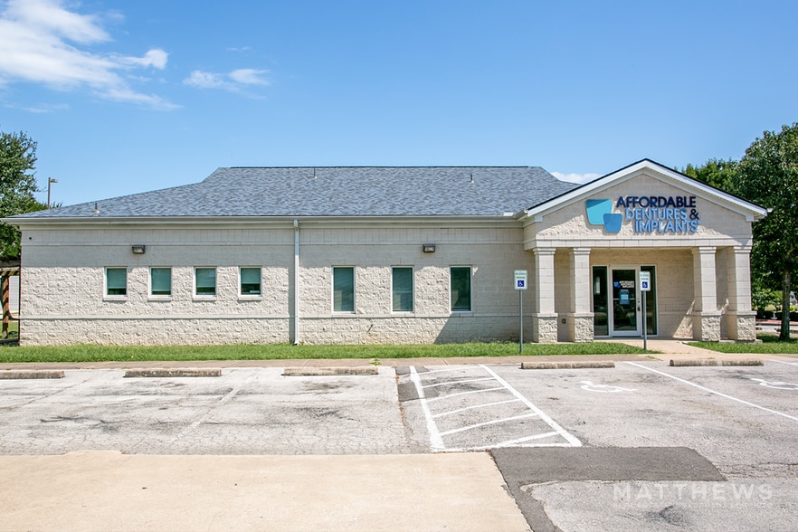 8316 Tuscany Way, Austin, TX for sale - Building Photo - Image 1 of 3