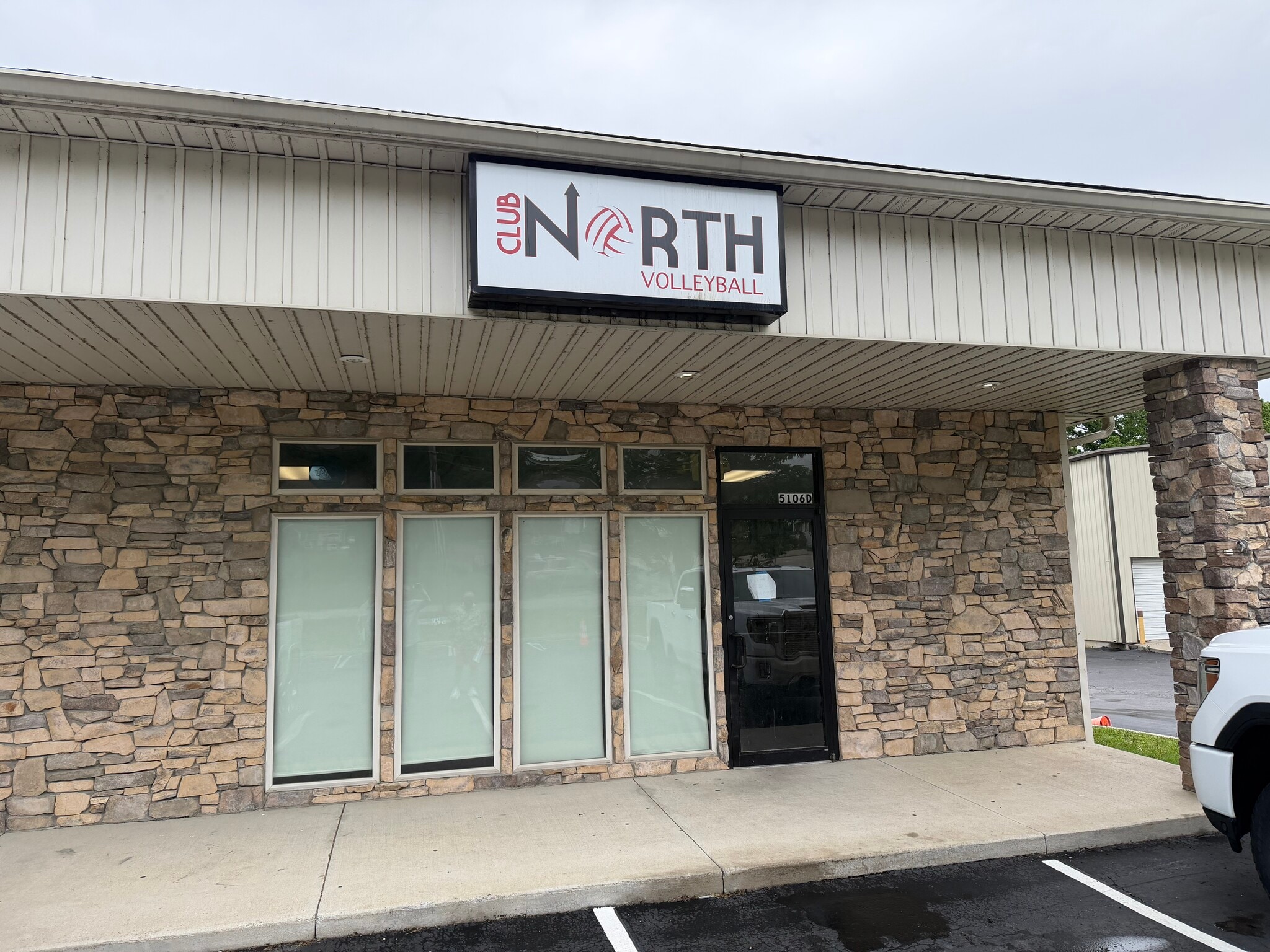5106 NW Waukomis Dr, Kansas City, MO for lease Building Photo- Image 1 of 6