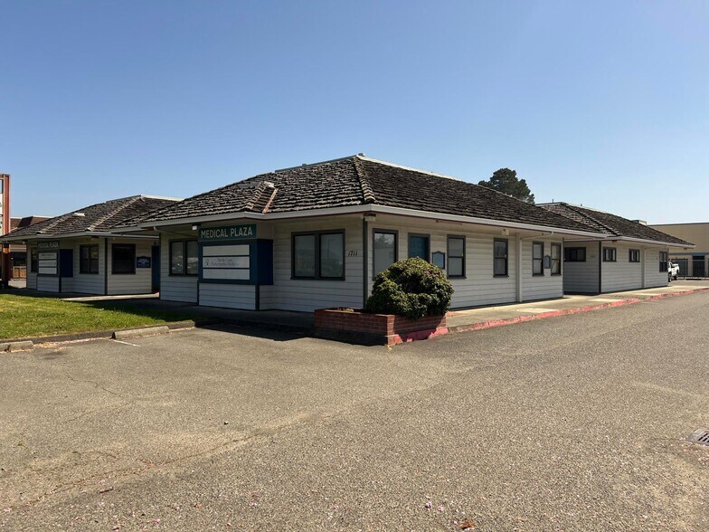 1711-1737 Central Ave, Mckinleyville, CA for lease - Building Photo - Image 1 of 11