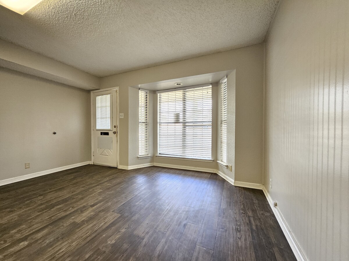 2015 Monarch Dr, Austin, TX 78748 - Unit C & D - - Interior Photo - Image 2 of 6