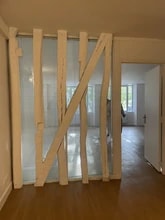 8 Place Sainte-Opportune, Paris for lease Interior Photo- Image 2 of 3