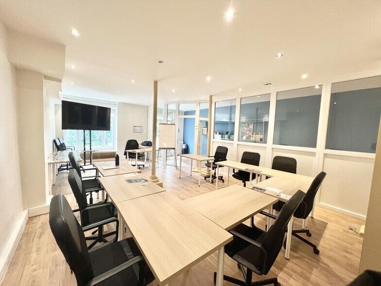 Bureau dans Paris à vendre - Photo du bâtiment - Image 2 de 9