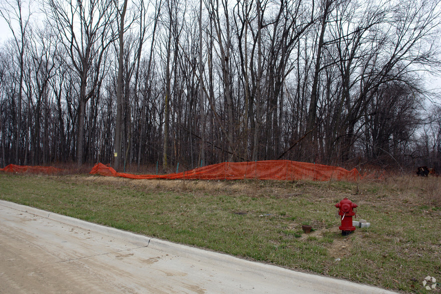 Cartier Dr, Novi, MI à vendre - Photo du b timent - Image 2 de 2