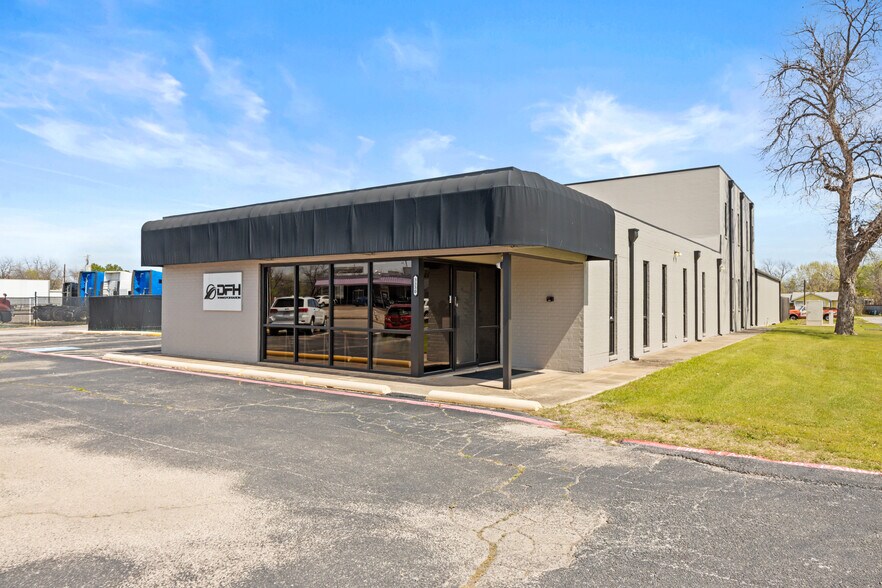 3330 N Beach St, Haltom City, TX à vendre - Photo du bâtiment - Image 1 de 23