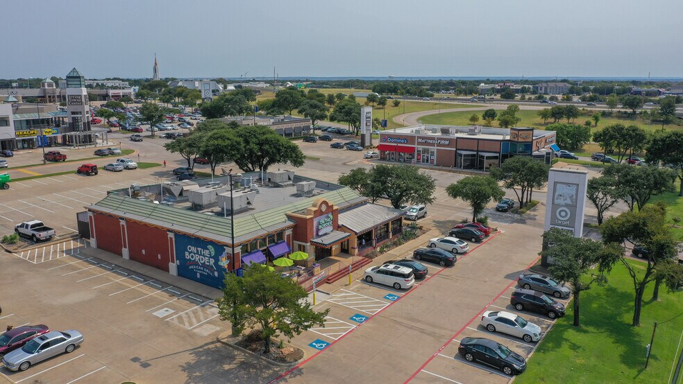 3301-3401 W Airport Fwy, Irving, TX à louer - Photo du bâtiment - Image 3 de 6