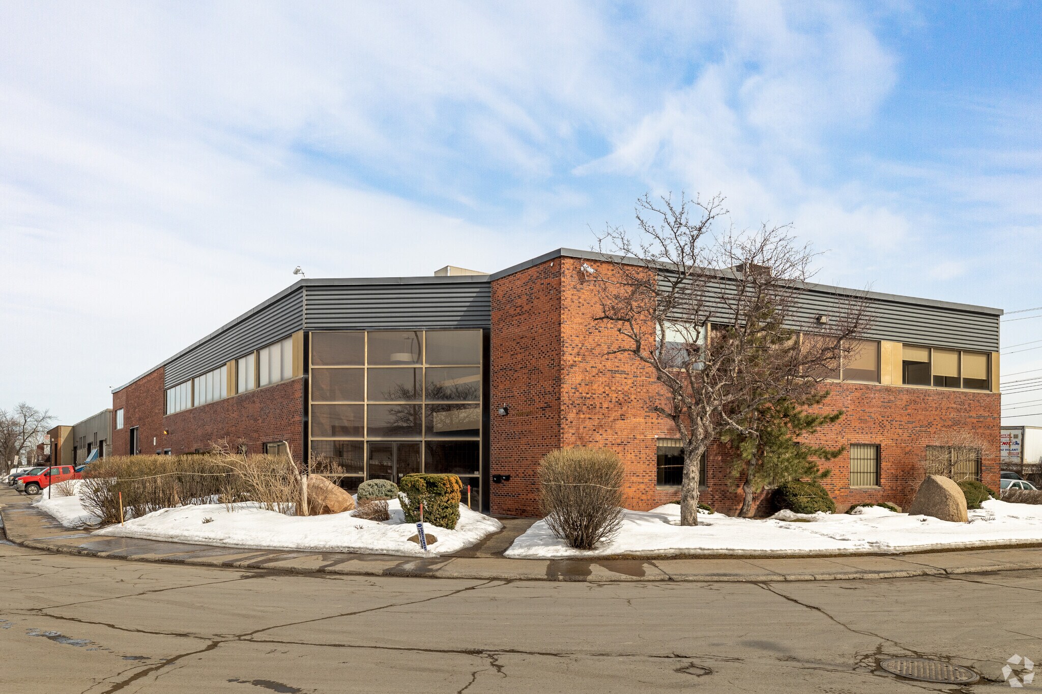 7900-7920 Av Marco-Polo, Montréal, QC for sale Building Photo- Image 1 of 1