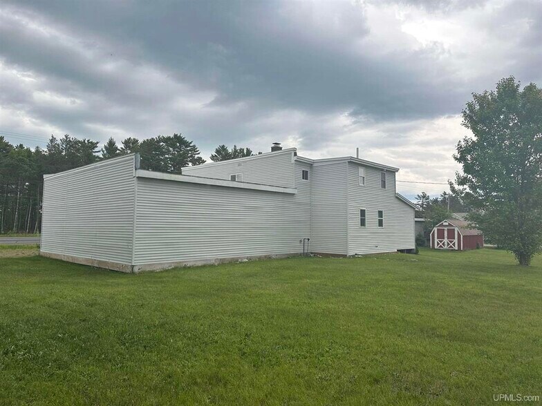 19283 US Highway 41 W, Champion, MI à vendre - Photo du bâtiment - Image 2 de 15