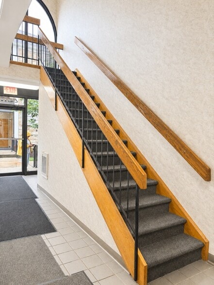 490 Schooleys Mountain Rd, Hackettstown, NJ for sale - Interior Photo - Image 2 of 4