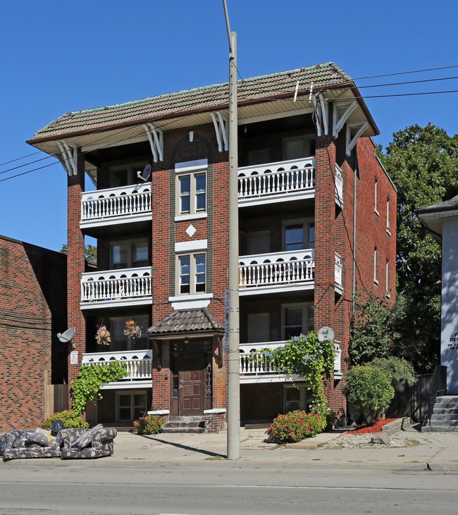 More details for 917 Main St E, Hamilton, ON - Multifamily for Sale