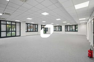 Office in Saint-Didier-au-Mont-d'Or for lease Interior Photo- Image 2 of 20