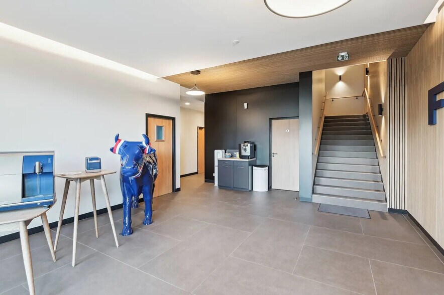 Flex dans Nanterre à louer - Hall d’entrée - Image 3 de 7