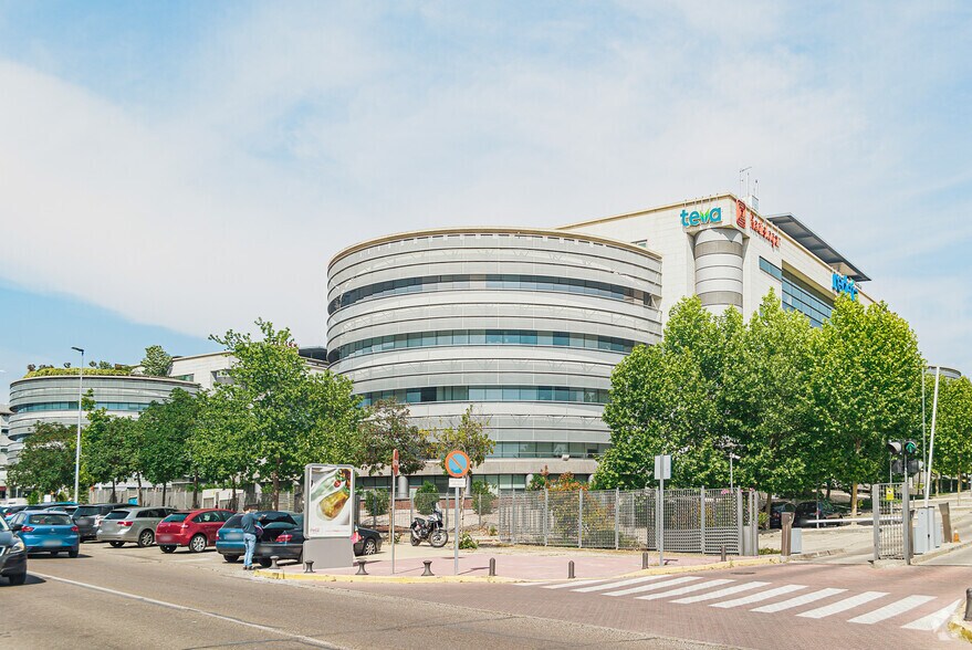 Calle de Anabel Segura, 11, Alcobendas, Madrid à louer - Photo du bâtiment - Image 2 de 19