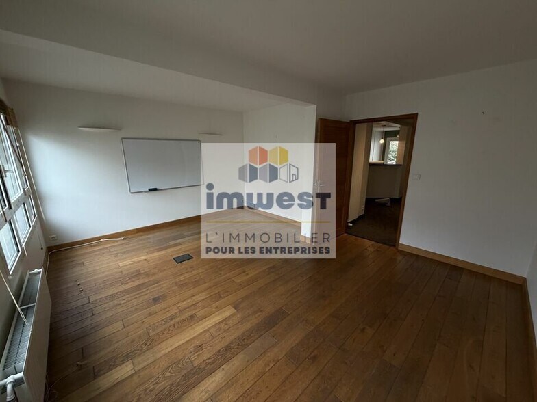 Office in Rennes for lease - Building Photo - Image 2 of 5