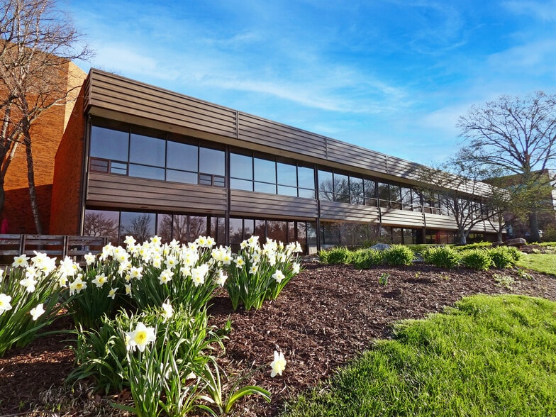 11475-11477 Olde Cabin Rd, Creve Coeur, MO for lease - Building Photo - Image 2 of 13