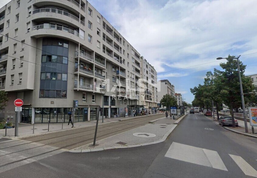 295 Avenue Berthelot, Lyon for lease - Building Photo - Image 2 of 3
