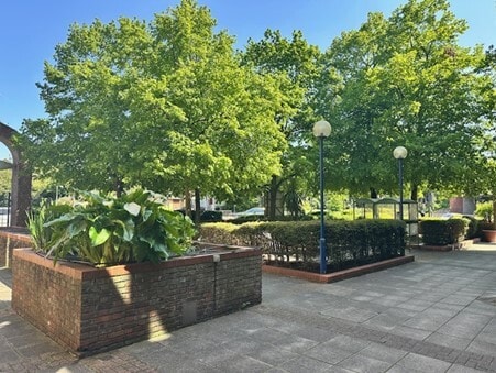 27-43 Eastern Rd, Romford for lease - Building Photo - Image 2 of 8