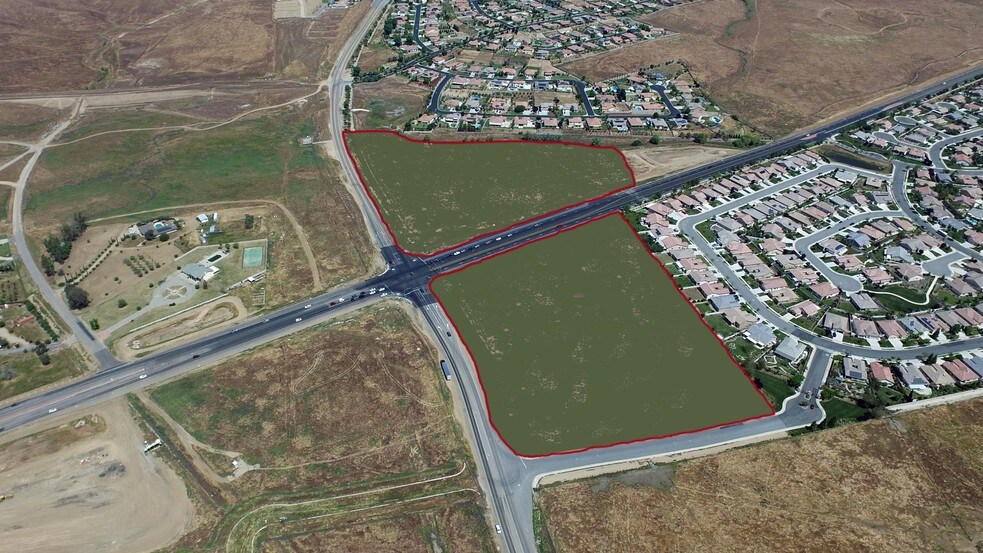 Commercial Development Opportunity portefeuille de 2 propriétés à vendre sur LoopNet.ca - Photo du bâtiment - Image 1 de 3