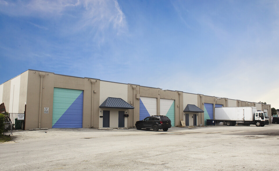 7301-7325 NW 46th St, Miami, FL for lease - Building Photo - Image 3 of 9