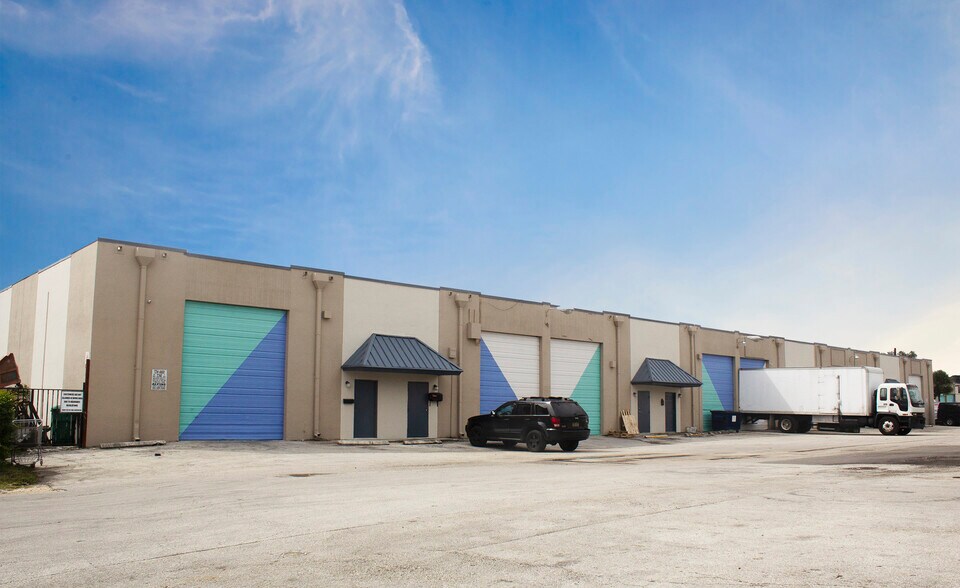 7301-7325 NW 46th St, Miami, FL à louer - Photo du bâtiment - Image 3 de 9